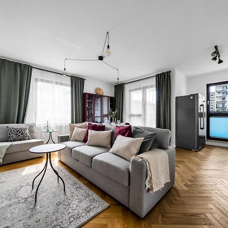 Skierniewicka Apt - Parking, Workspace, Balcony - By Rentujemy ワルシャワ エクステリア 写真